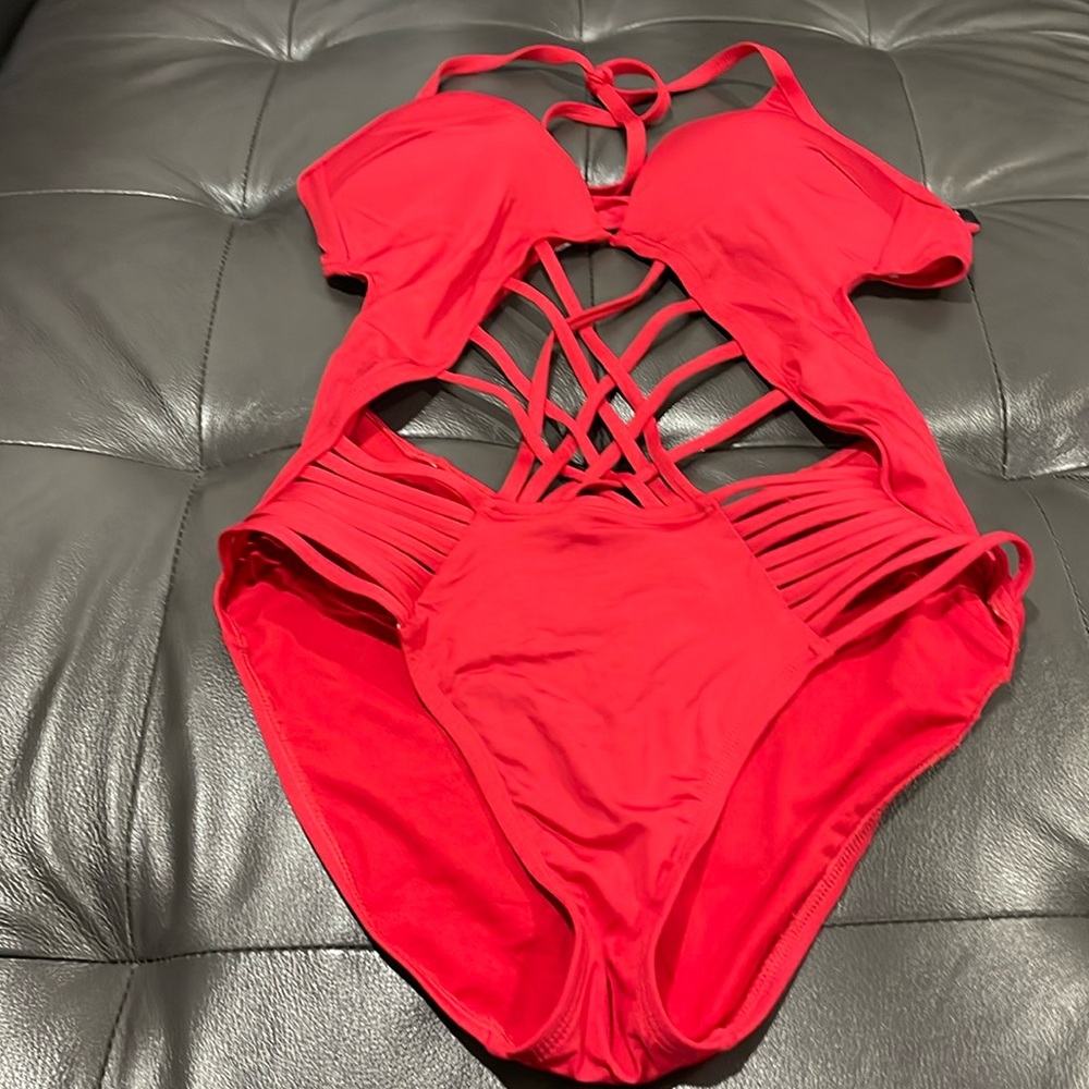 CLEARANCE 🔥🔥 
Kenneth Cole red one piece swimsuit sz 10